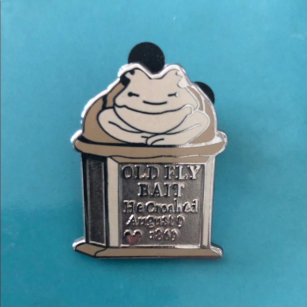 DISNEY TRADING PIN HIDDEN MICKEY “OLD FLY BAIT”